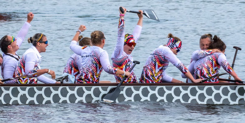 Freude nach dem Zieleinlauf auf den 1000m im Damenboot über Platz 3
