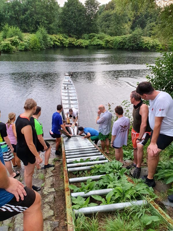 Drachenboot landen bei der DBG Witten / am CCF-Witten gestaltet sich aufwendig und schwierig.