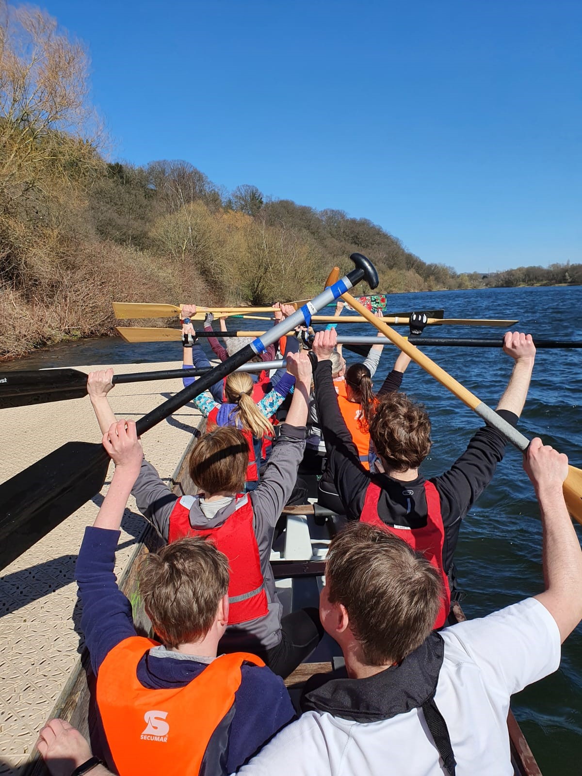 Das Bild zeigt ein Drachenboot Training - Schnuppertraining - bei der Drachenboot Gemeinschaft in Witten